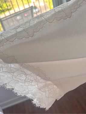 Victoria’s Seacret, Satin and Lace Robe in Coconut  White NWT